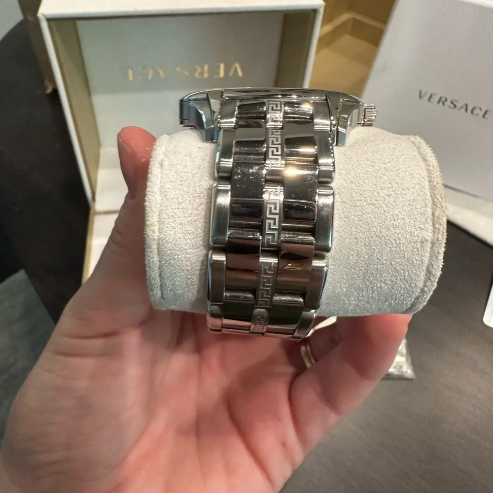 Men’s Versace watch - Picture 8 of 13